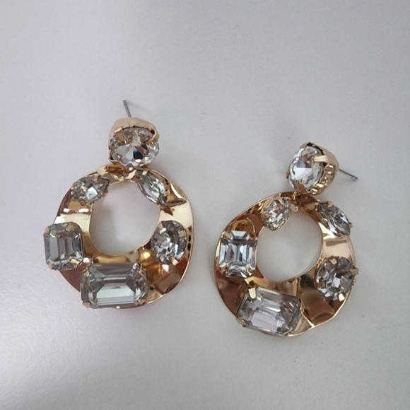 NEW Golden Multi Stone Embellished Crushed Metal Dangle Earrings - Picture 4 of 8